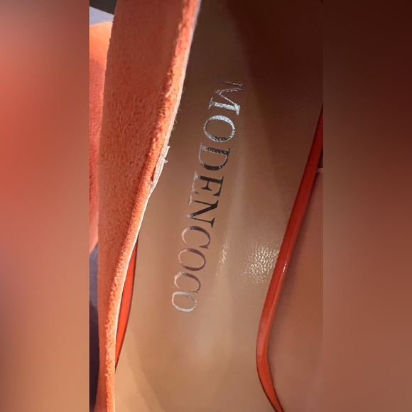 Modencoco orange suede high heel pum.      size 9 - Picture 4 of 7